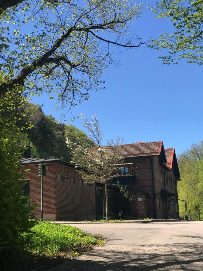 Tree Top Hill - The Old Station House - Bastad Holiday Apartments 外观 照片